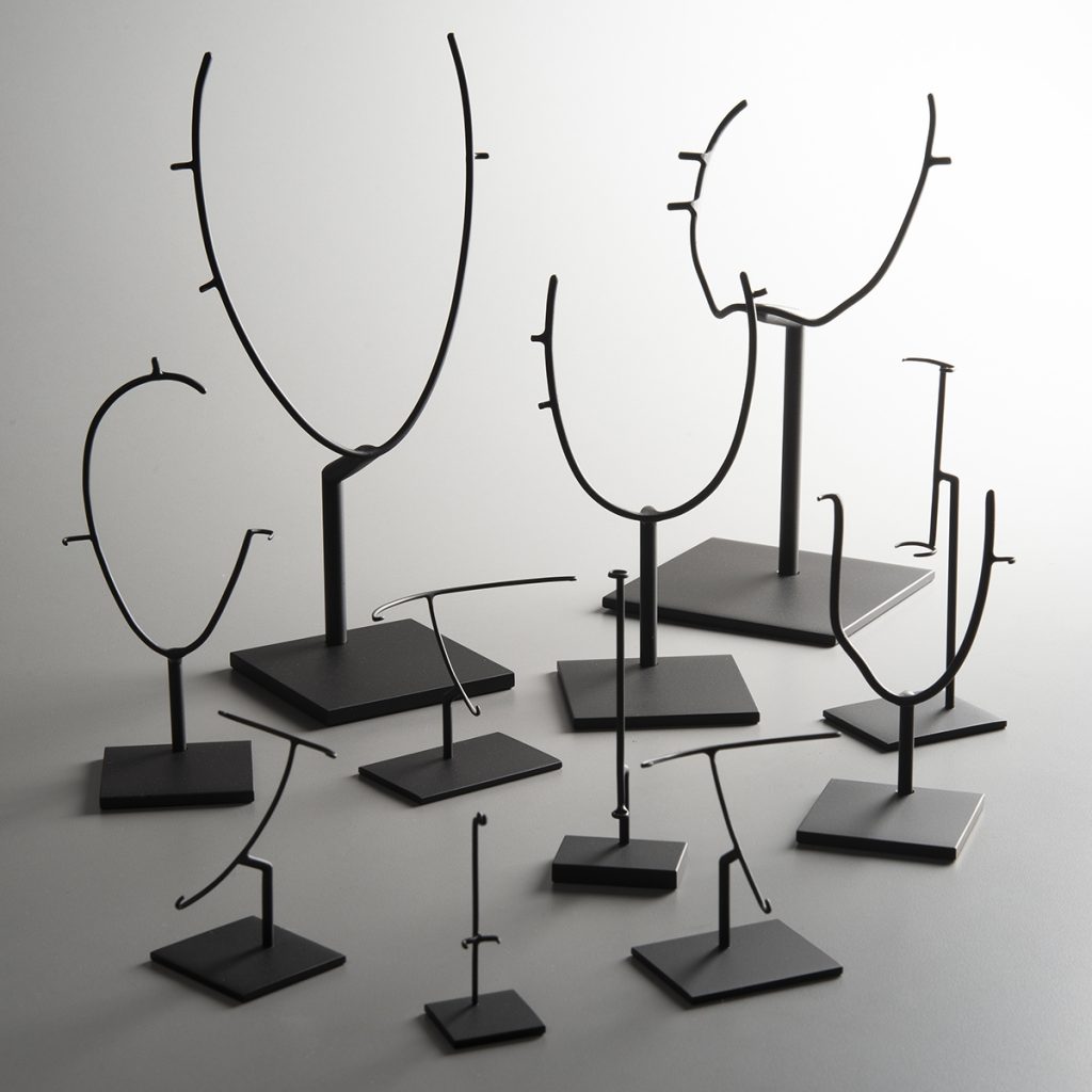 PRÉSENTOIR SUR MESURE CUSTOM MADE STANDS